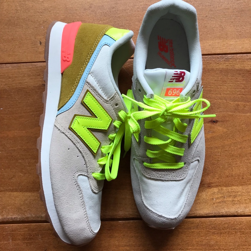 New Balance 696